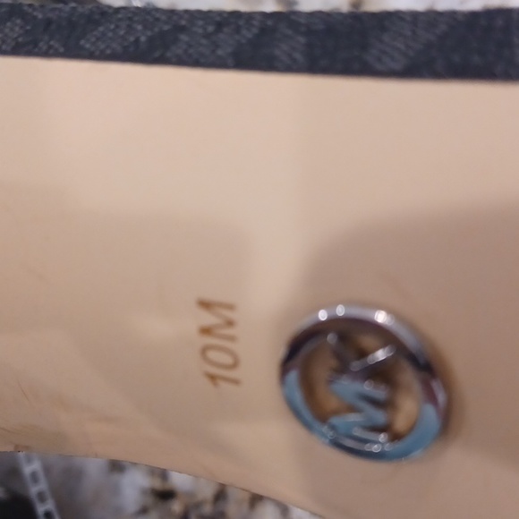 Michael Kors Women's Kelli Logo Print Charm Detail Sandals SZ 10 New - Picture 16 of 16